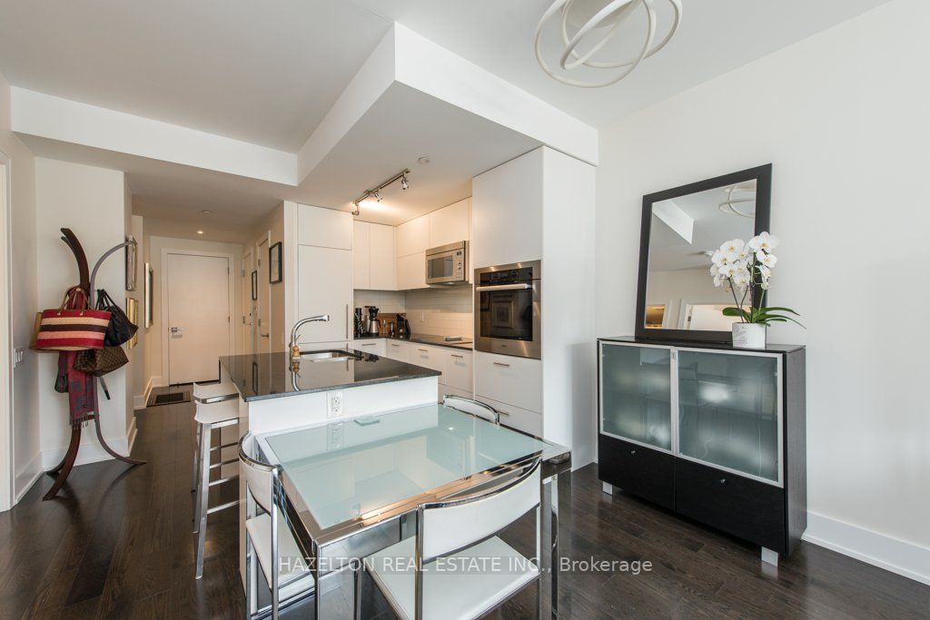 170 Avenue Rd, #211