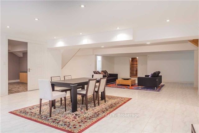 8 Shady Oaks Crescent