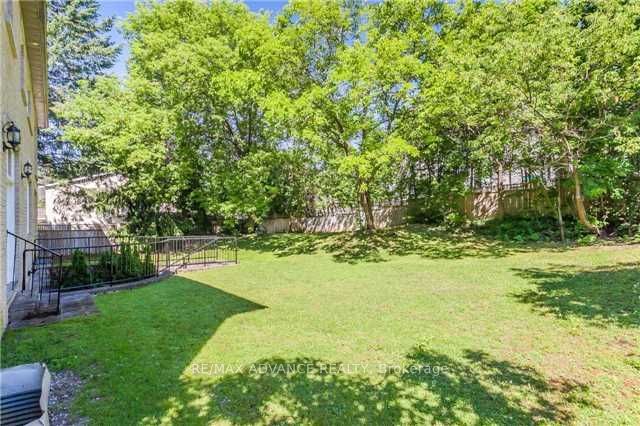 8 Shady Oaks Crescent