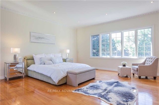 8 Shady Oaks Crescent