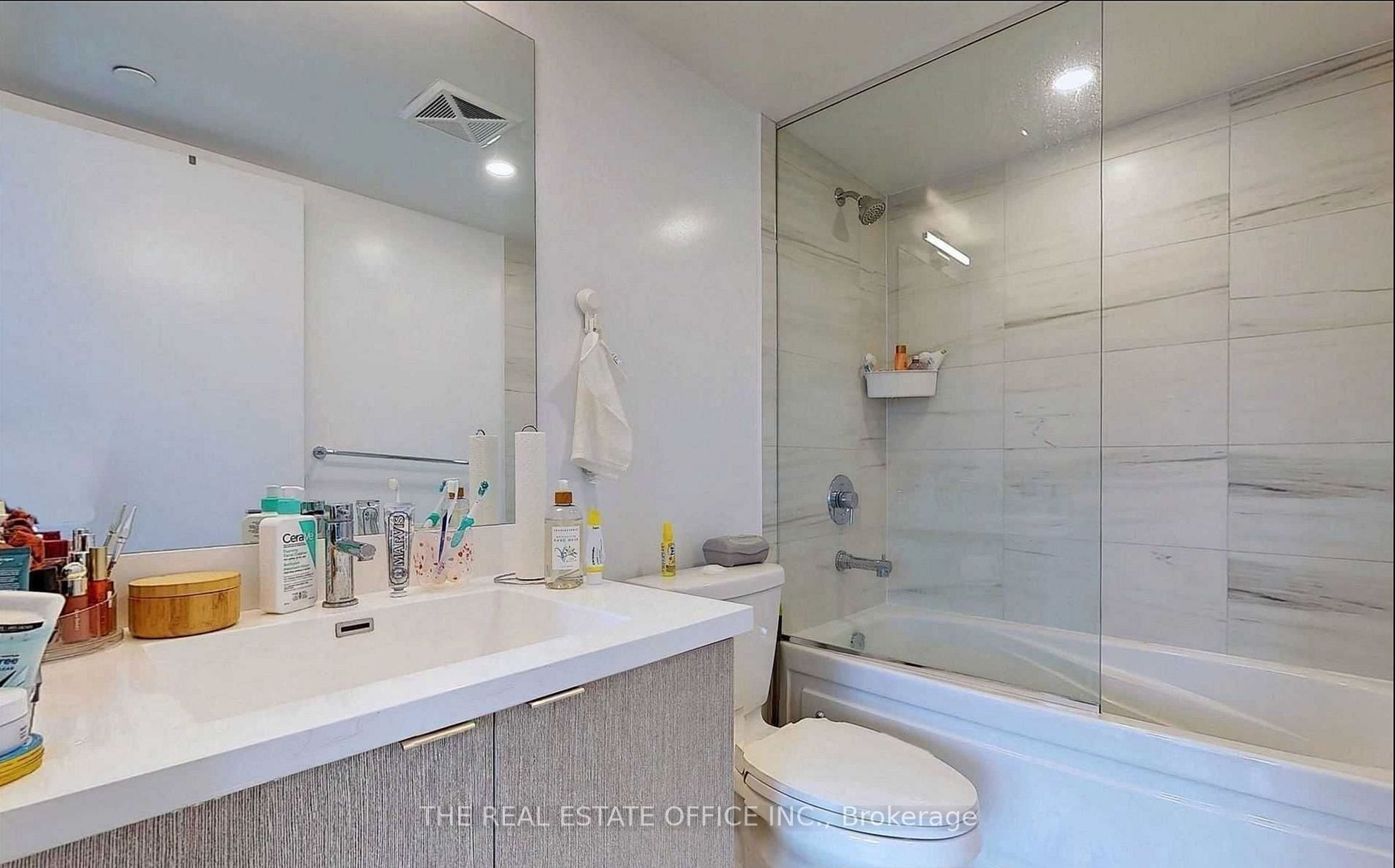 219 Dundas St E, #1709
