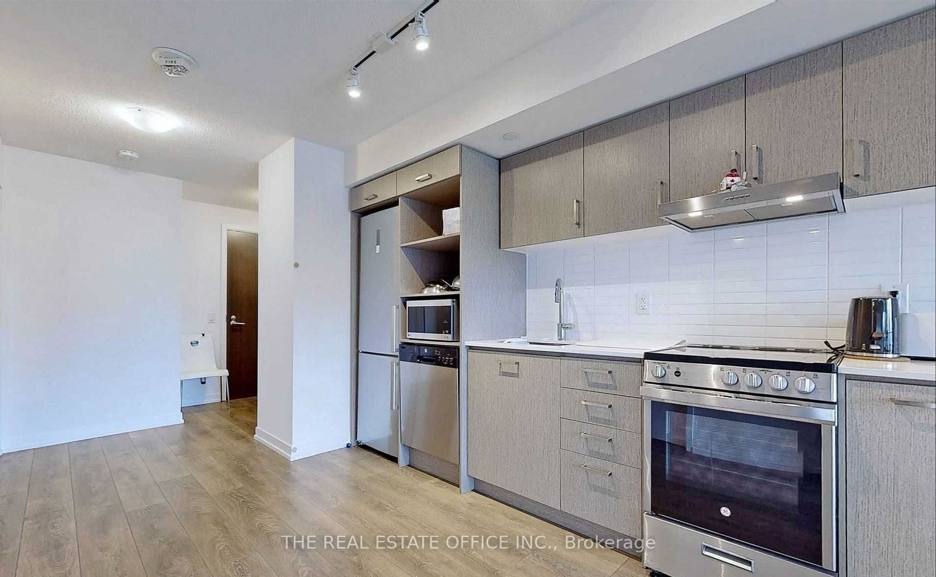 219 Dundas St E, #1709