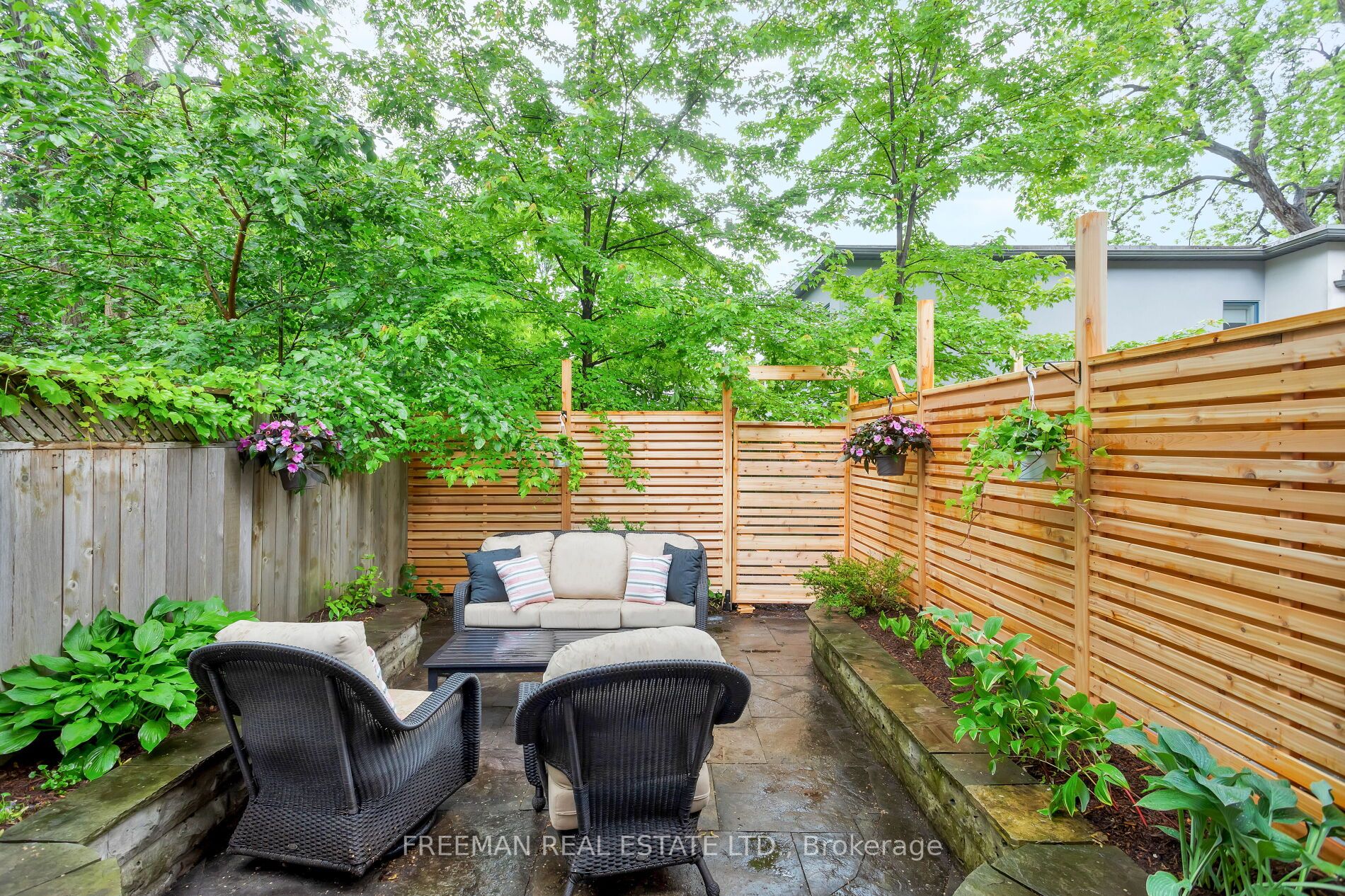 15 Laurier Ave