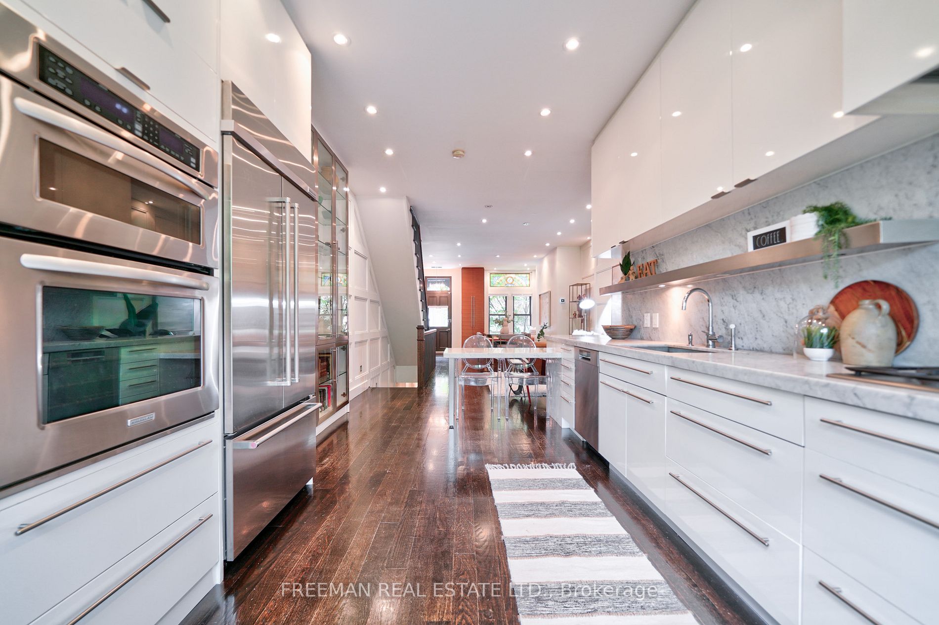 15 Laurier Ave