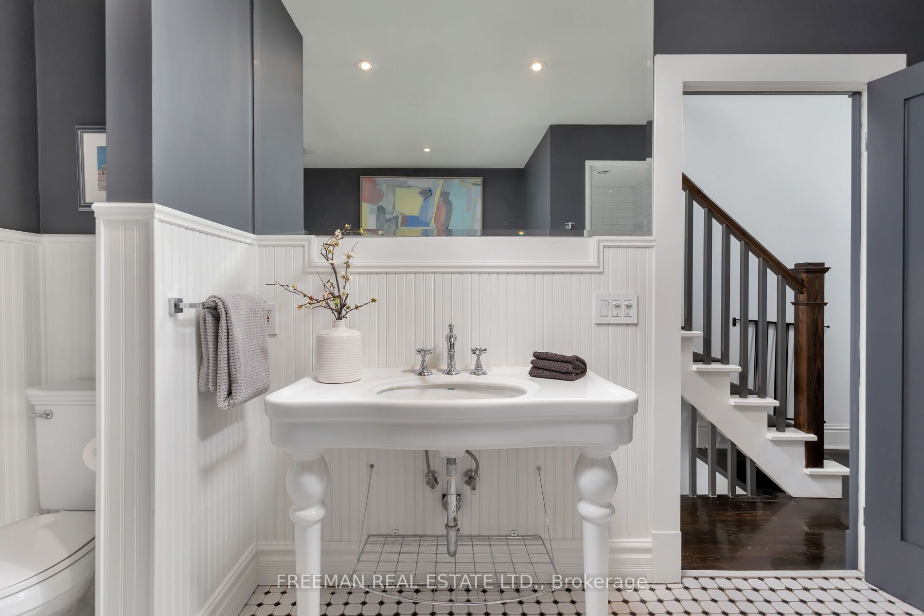 15 Laurier Ave