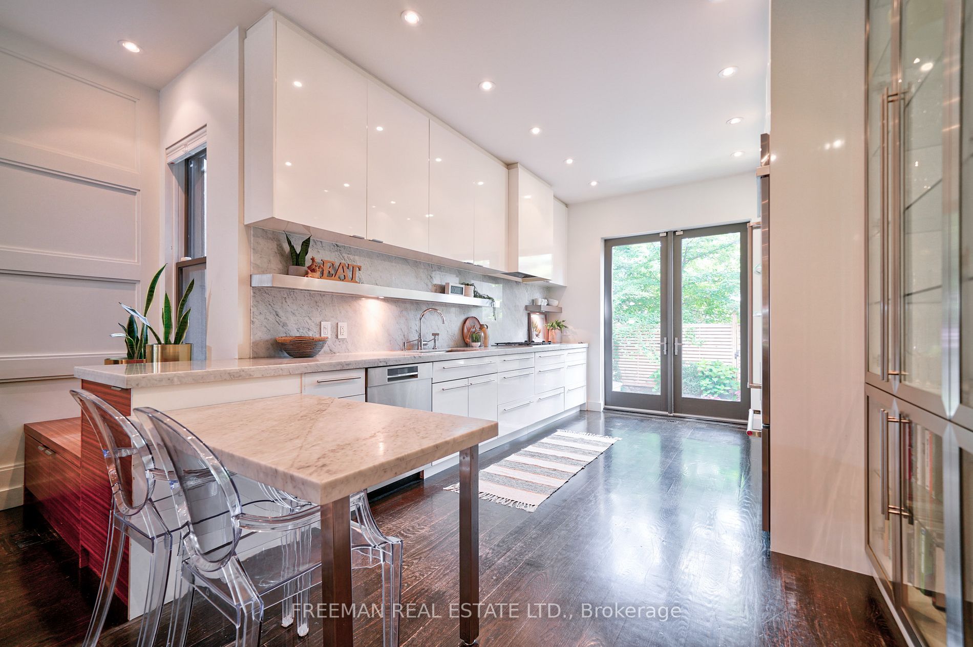 15 Laurier Ave