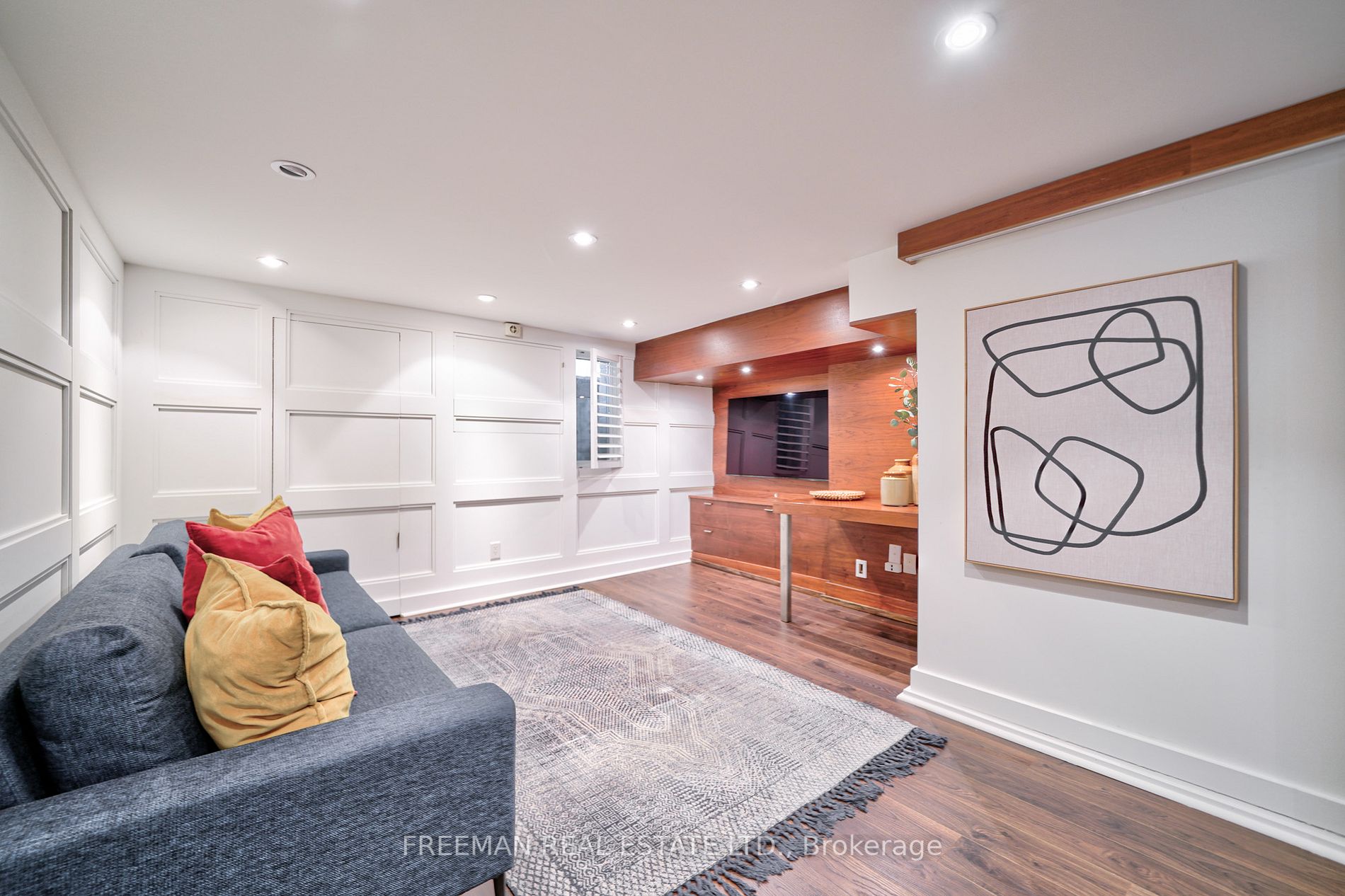15 Laurier Ave
