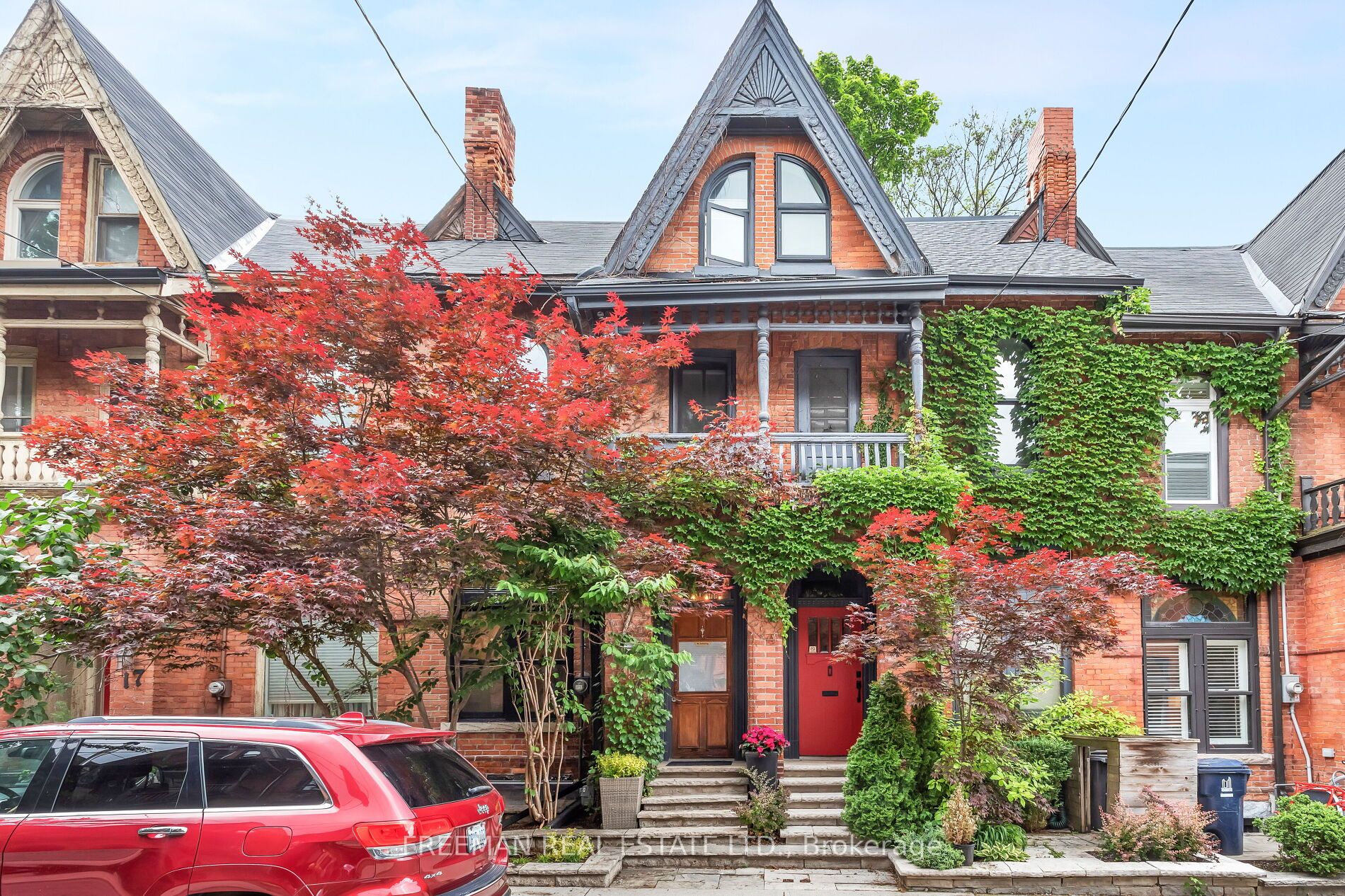 15 Laurier Ave