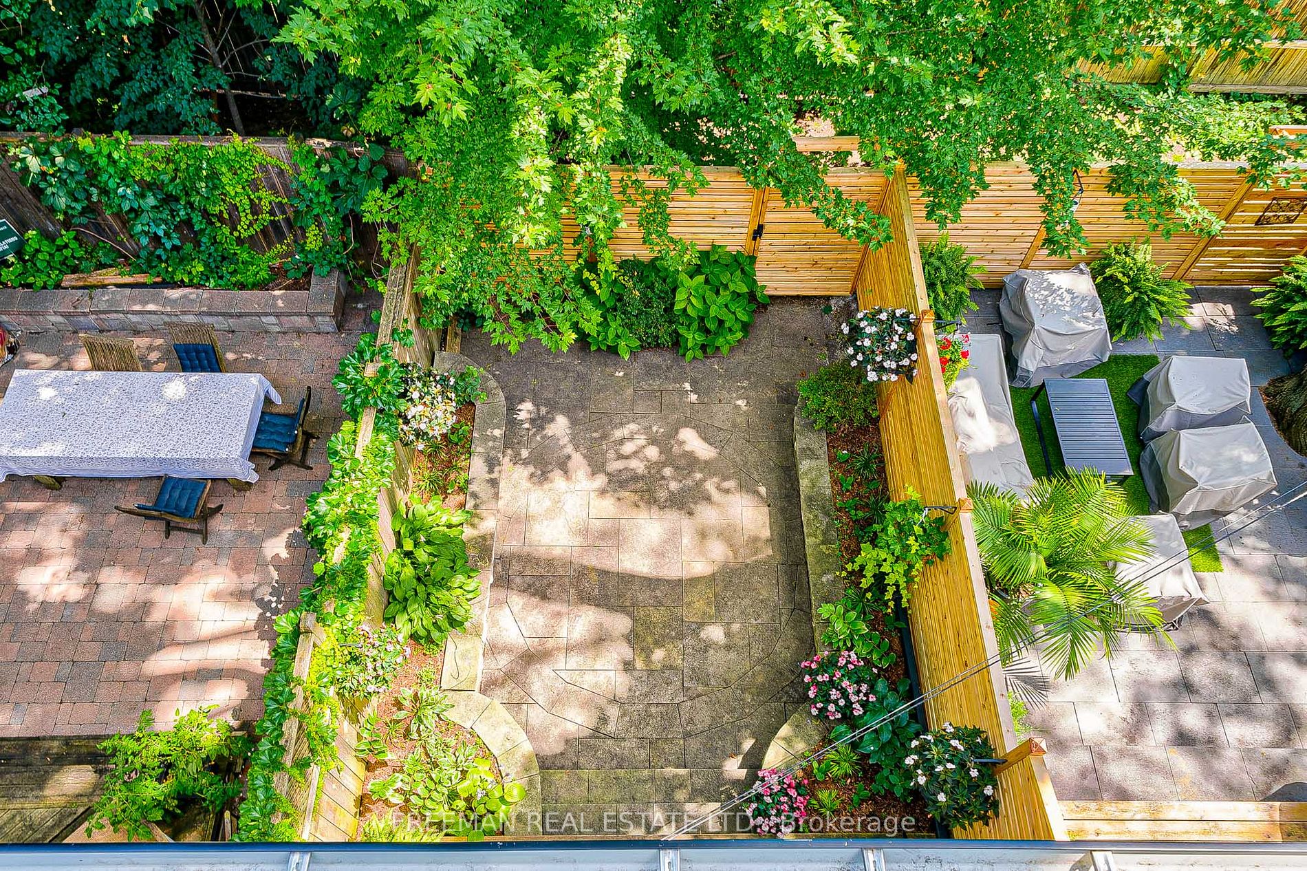 15 Laurier Ave