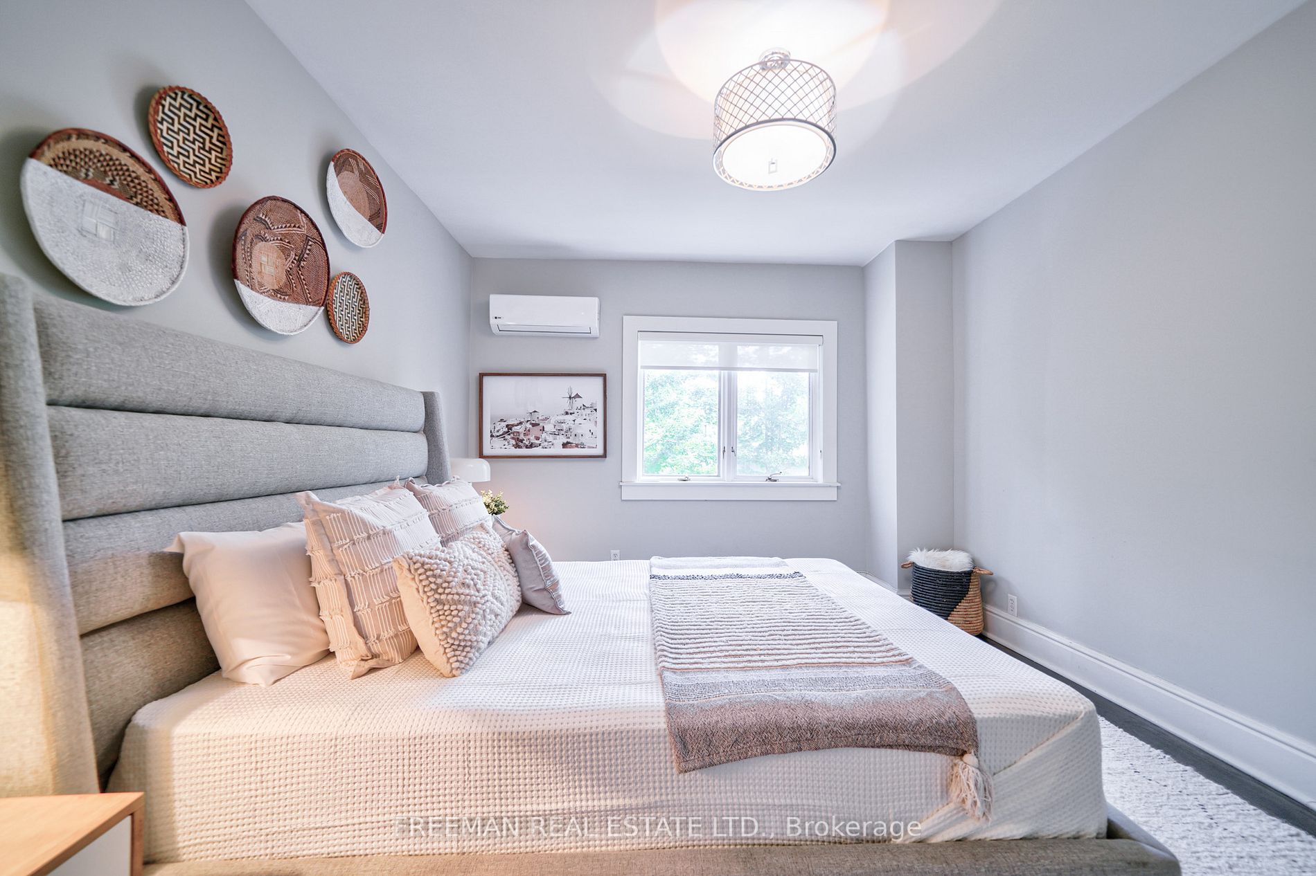 15 Laurier Ave