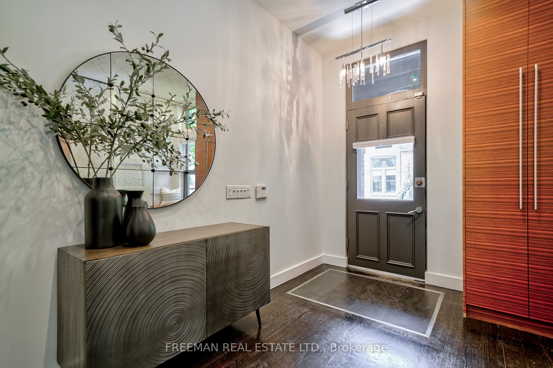 15 Laurier Ave