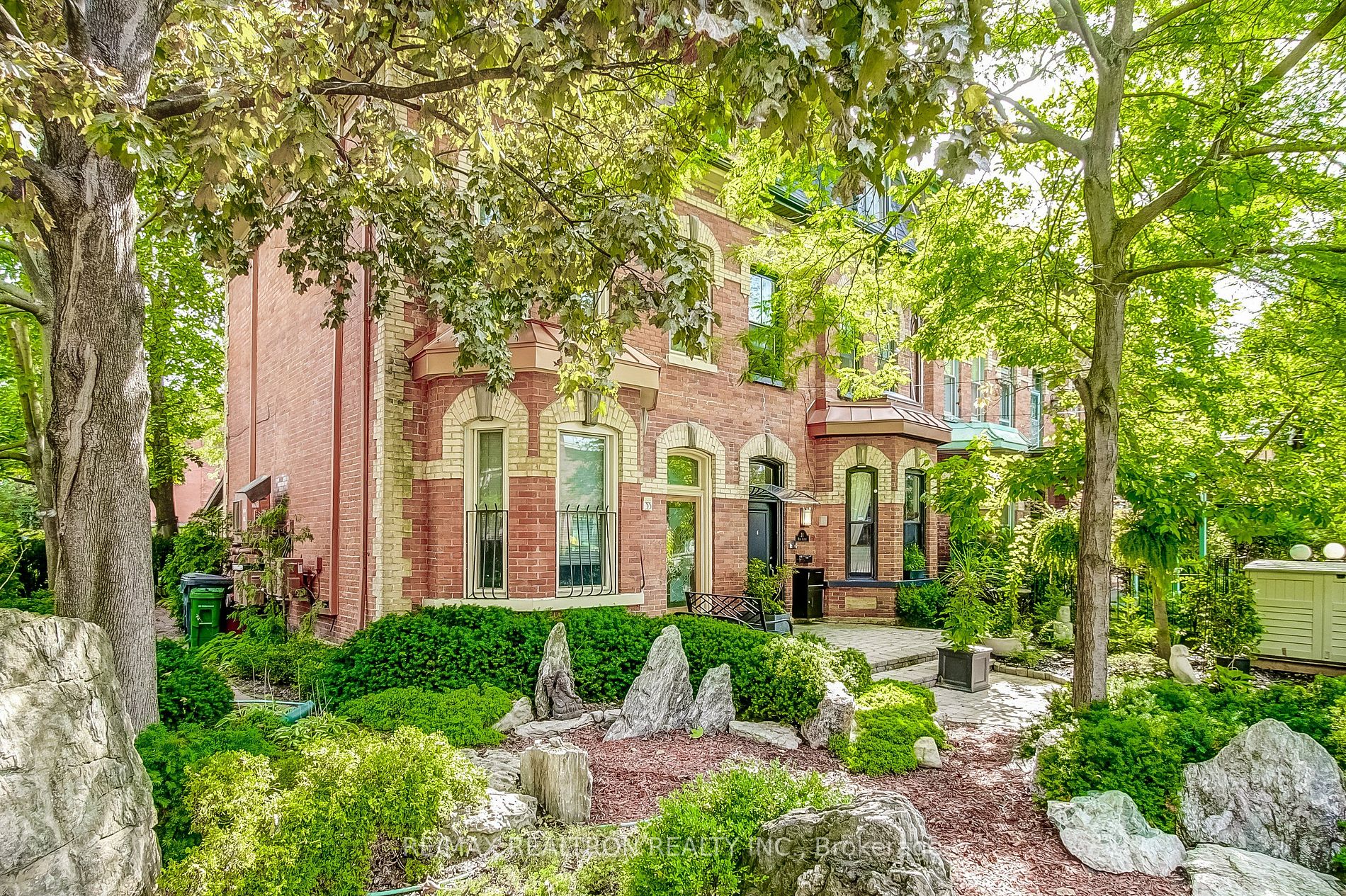31 Rose Avenue