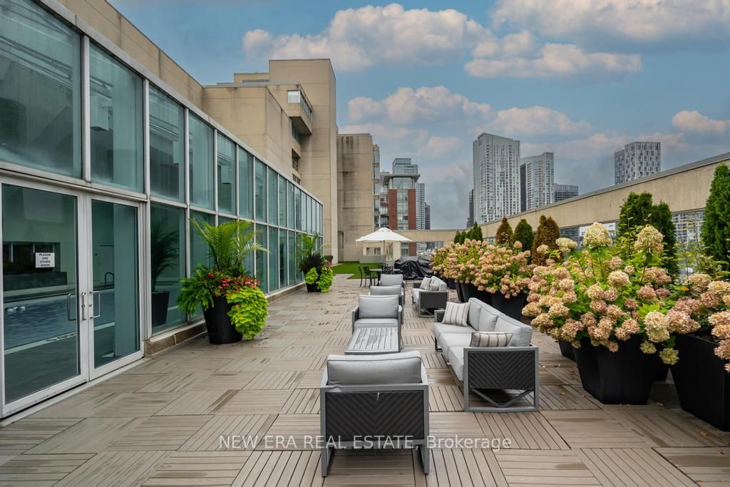 460 Queens Quay W, #404E