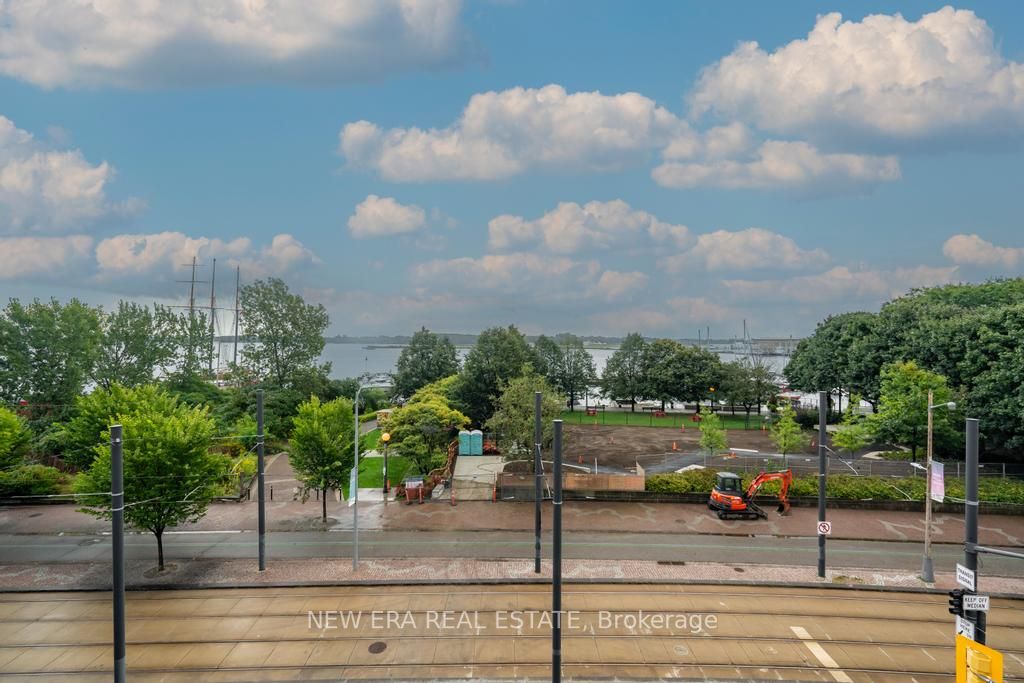 460 Queens Quay W, #404E