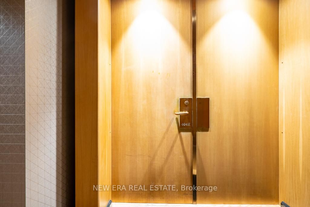 460 Queens Quay W, #404E