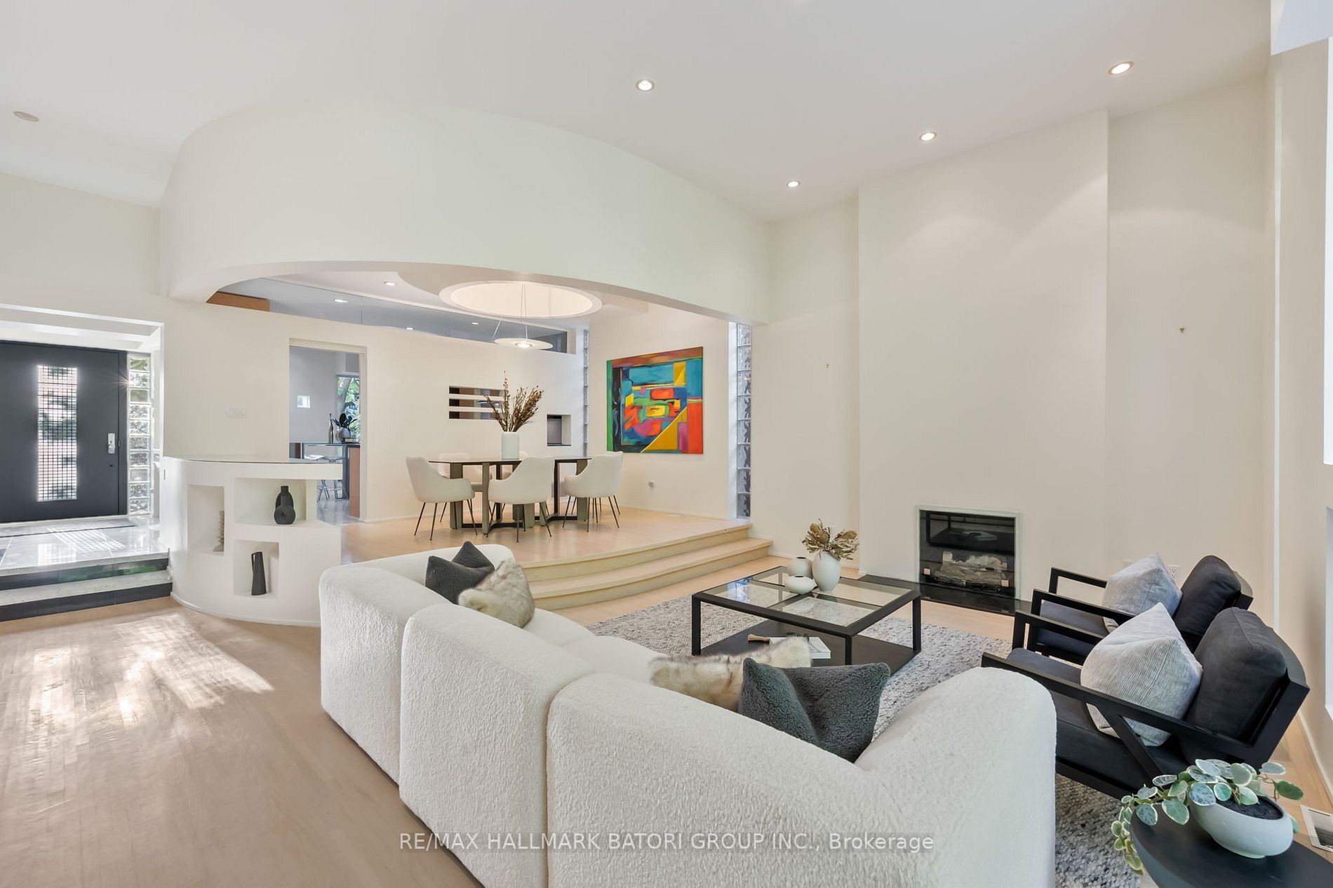 11 Saguenay Ave