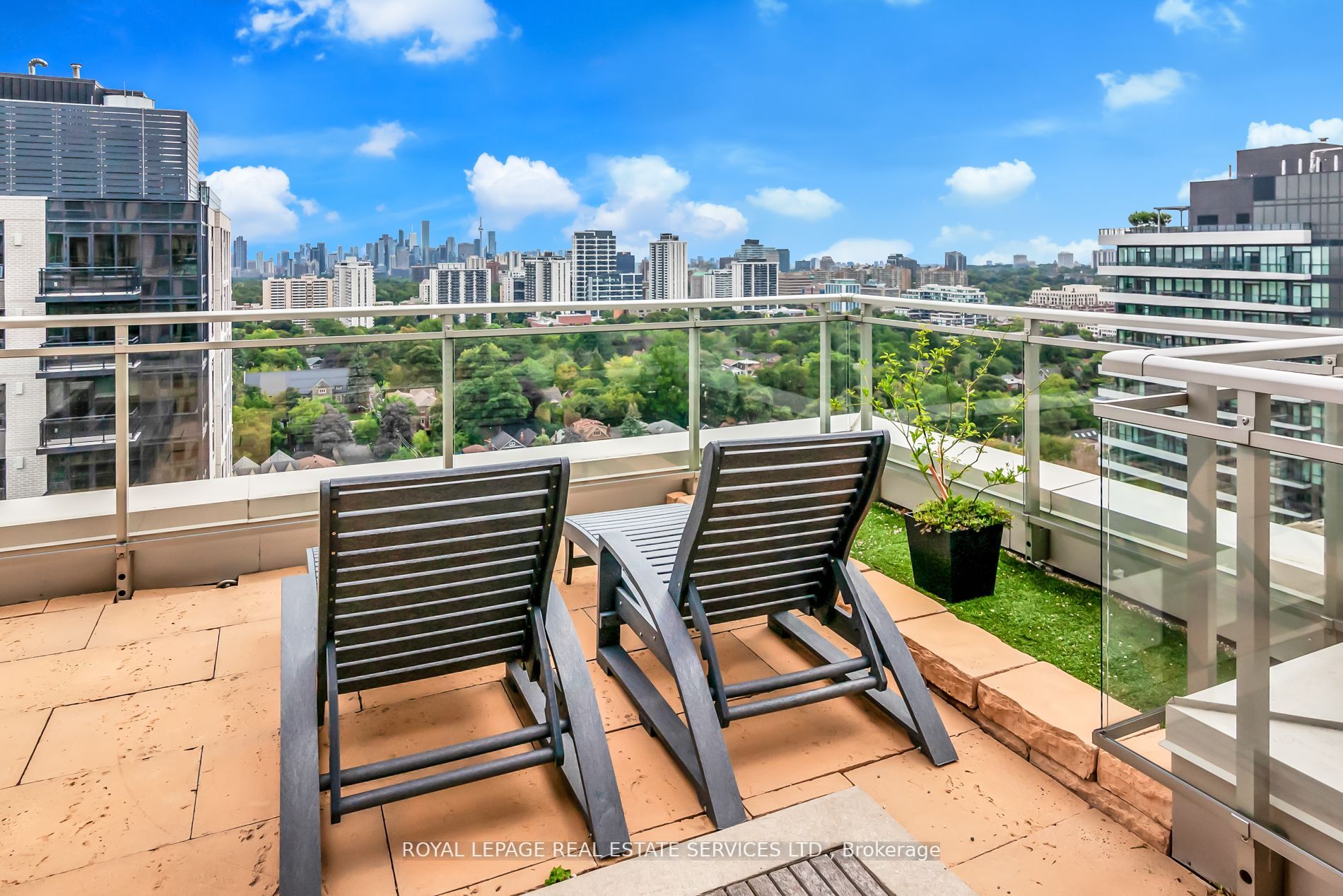 83 Redpath Ave, #210