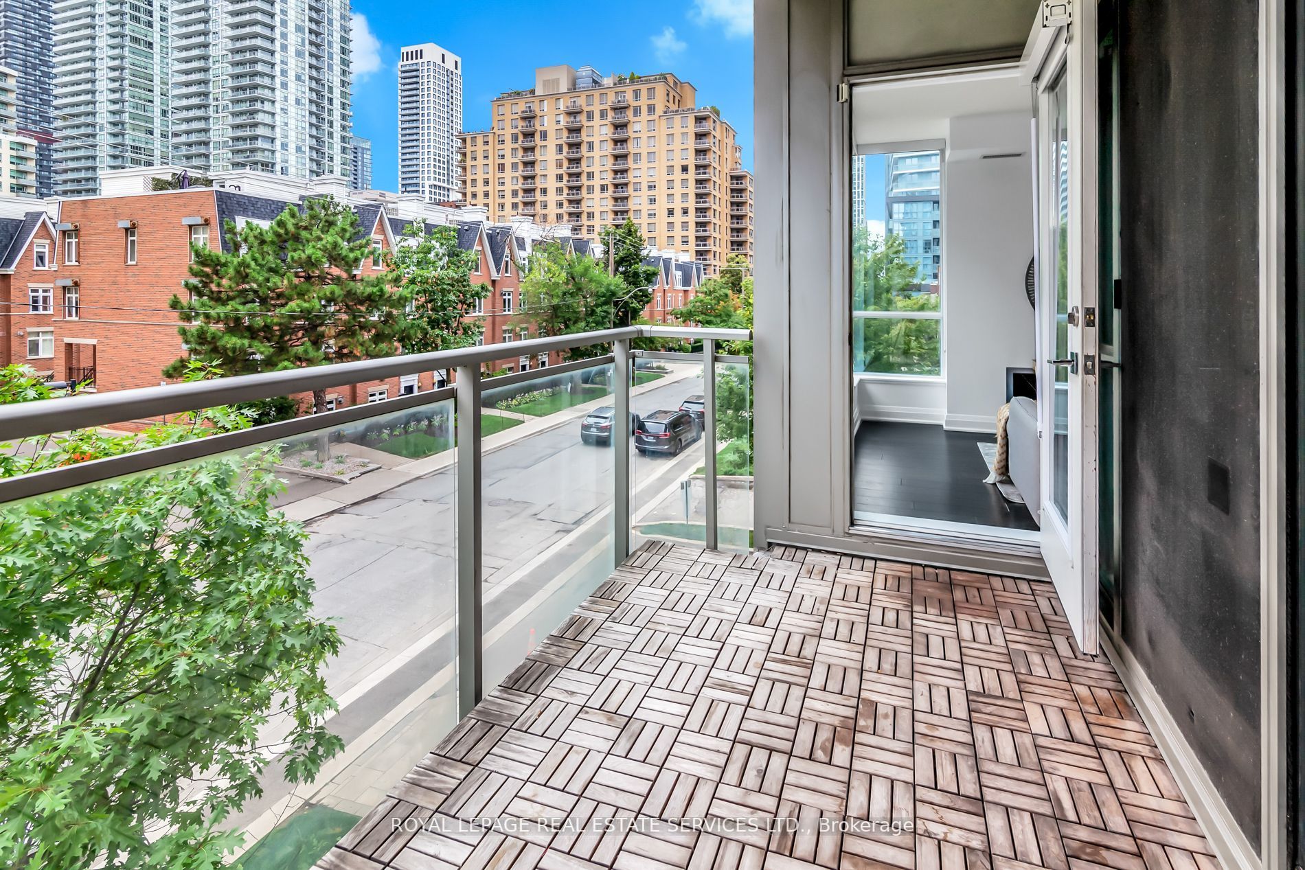 83 Redpath Ave, #210