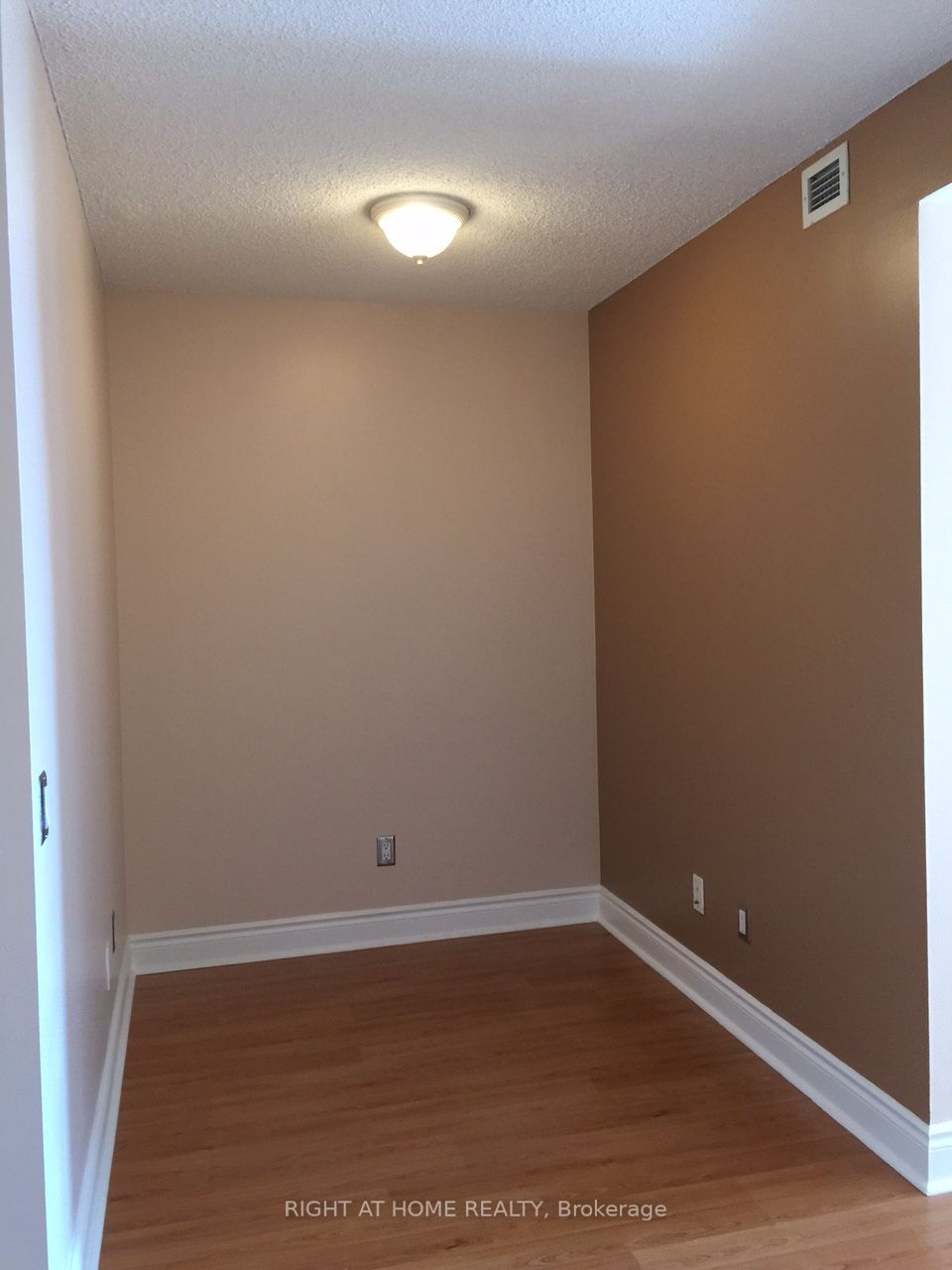 10 Northtown Way, #909
