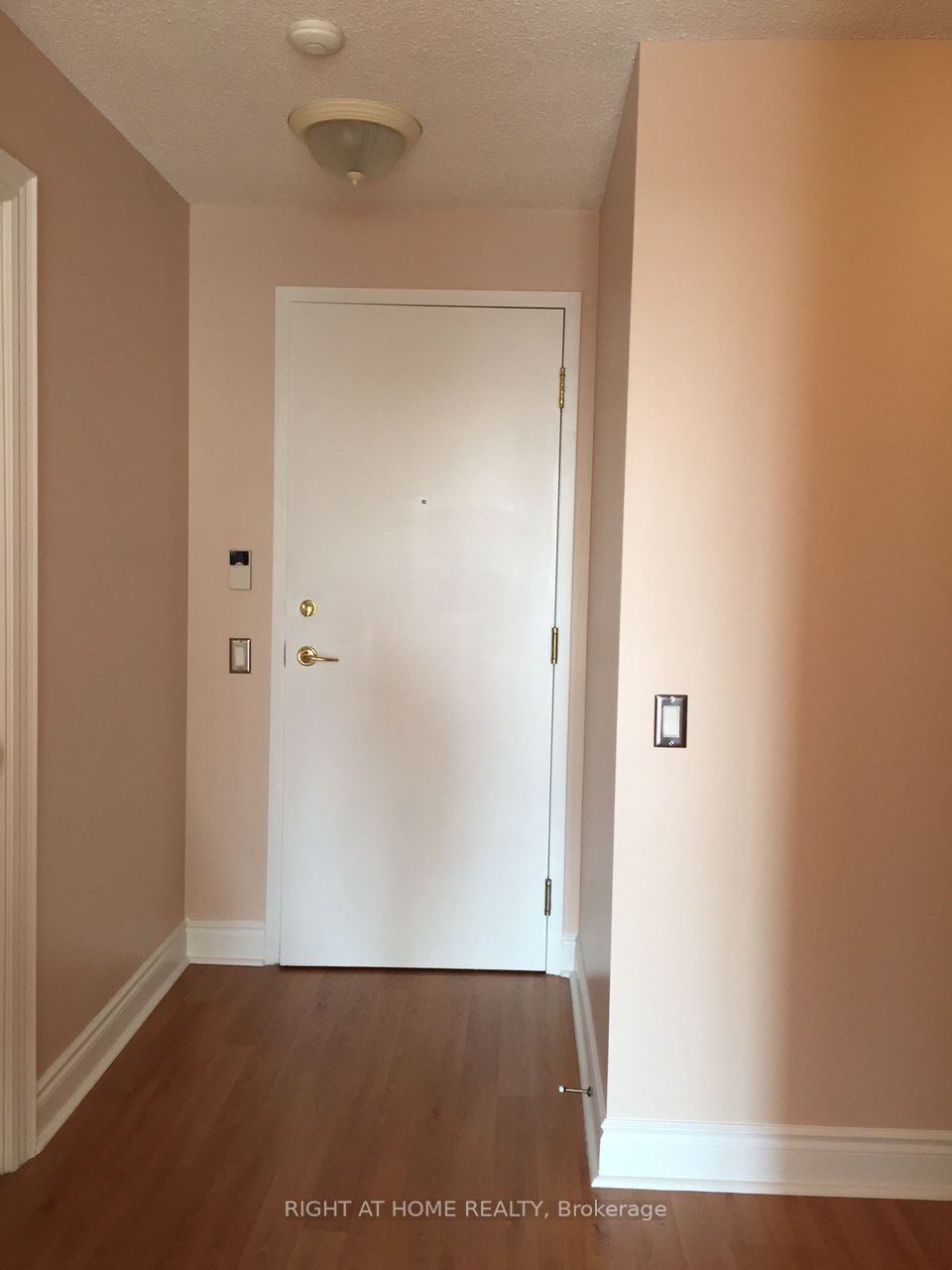 10 Northtown Way, #909