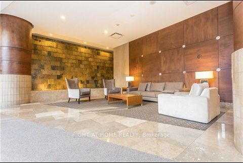 10 Northtown Way, #909