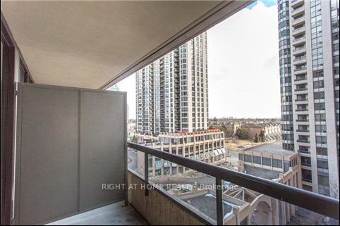 10 Northtown Way, #909