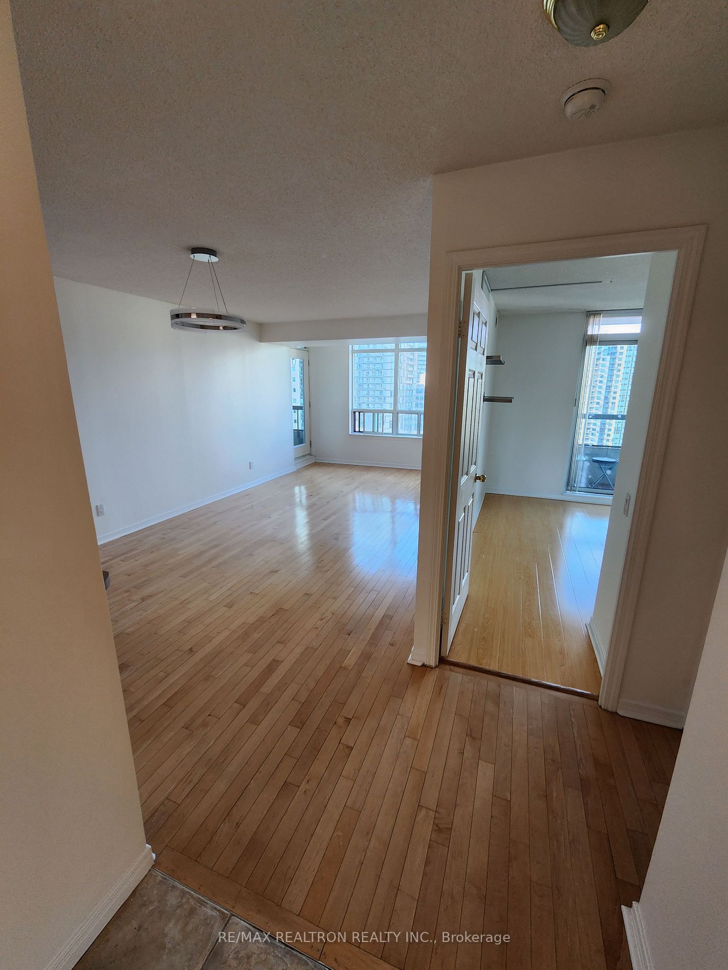 33 Empress Ave, #1112
