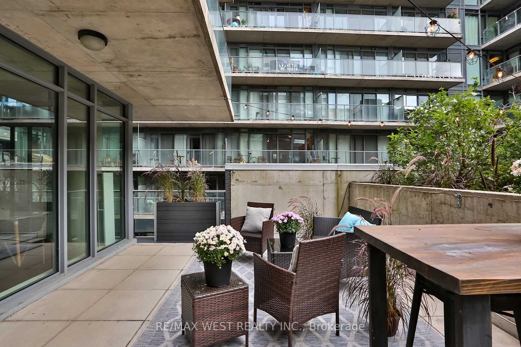 95 Bathurst St, #218