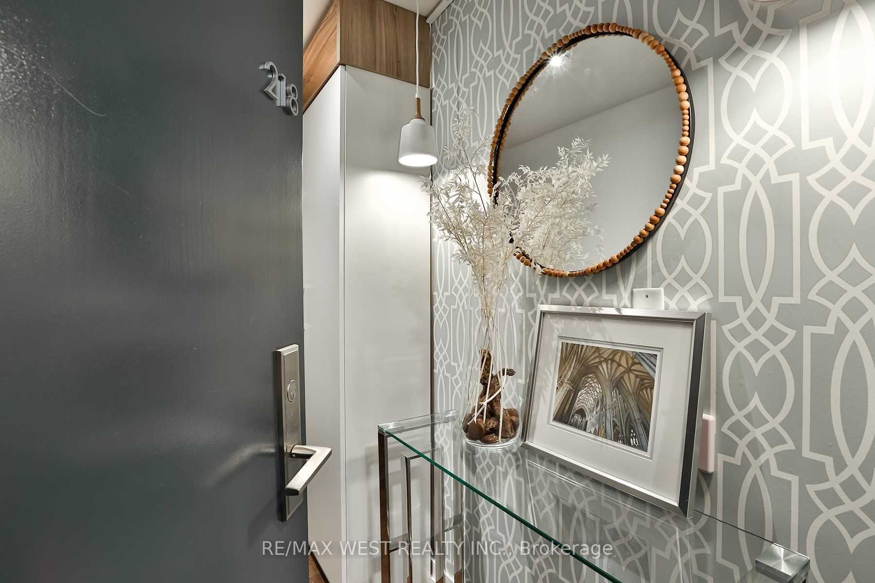 95 Bathurst St, #218