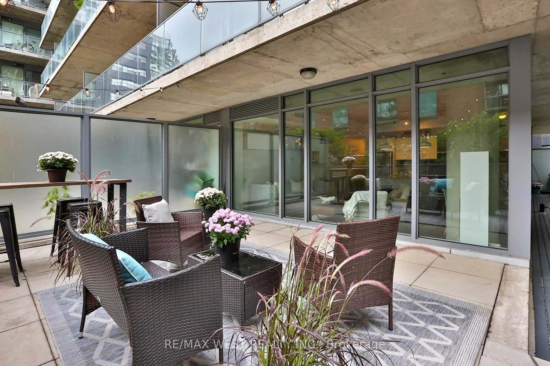 95 Bathurst St, #218
