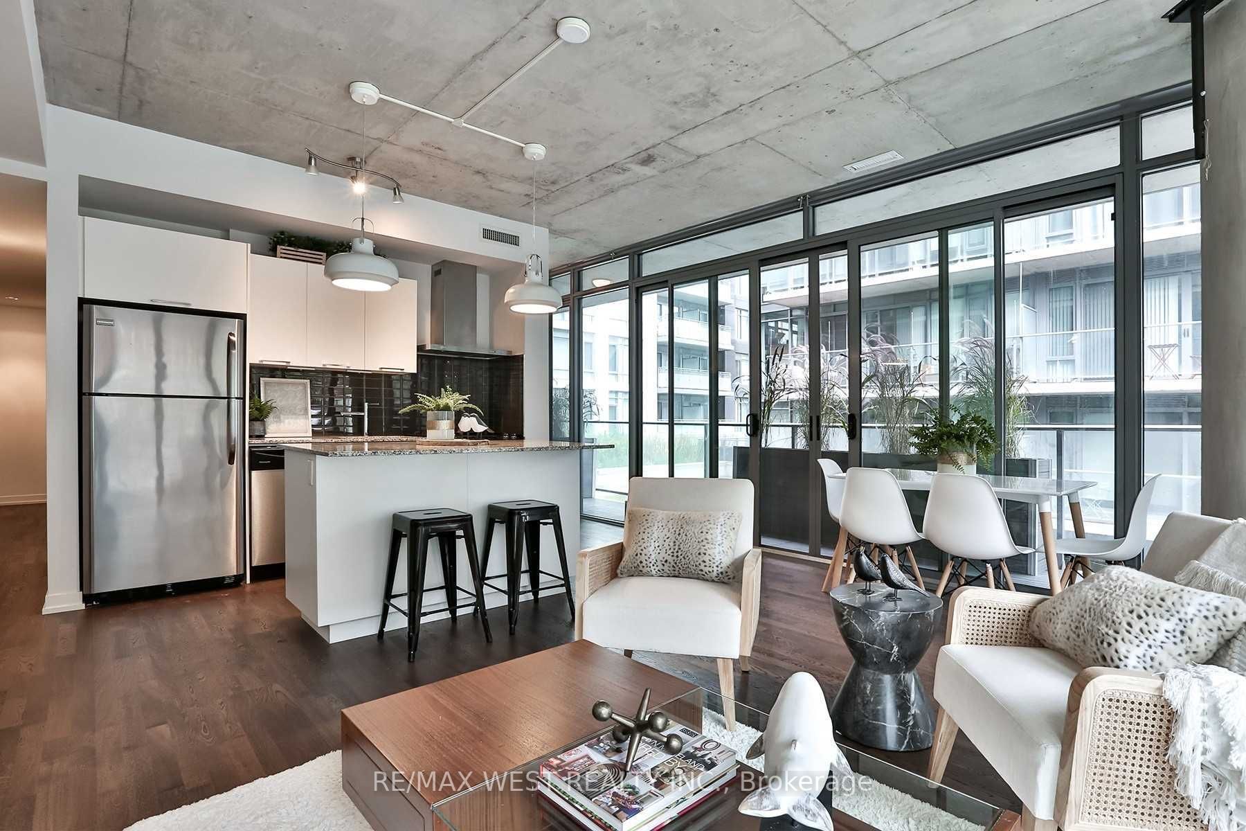 95 Bathurst St, #218