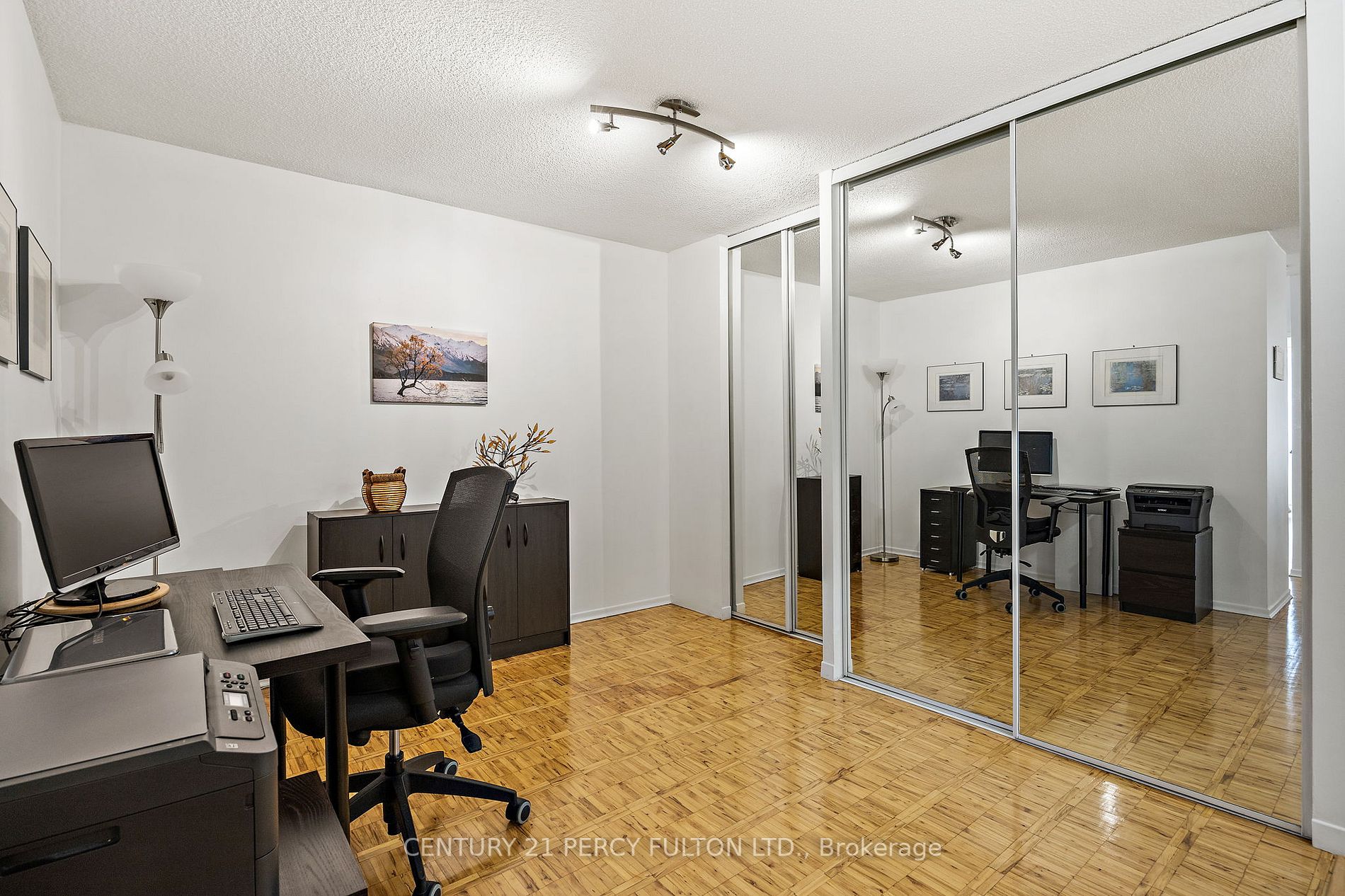 22 Shallmar Blvd, #605