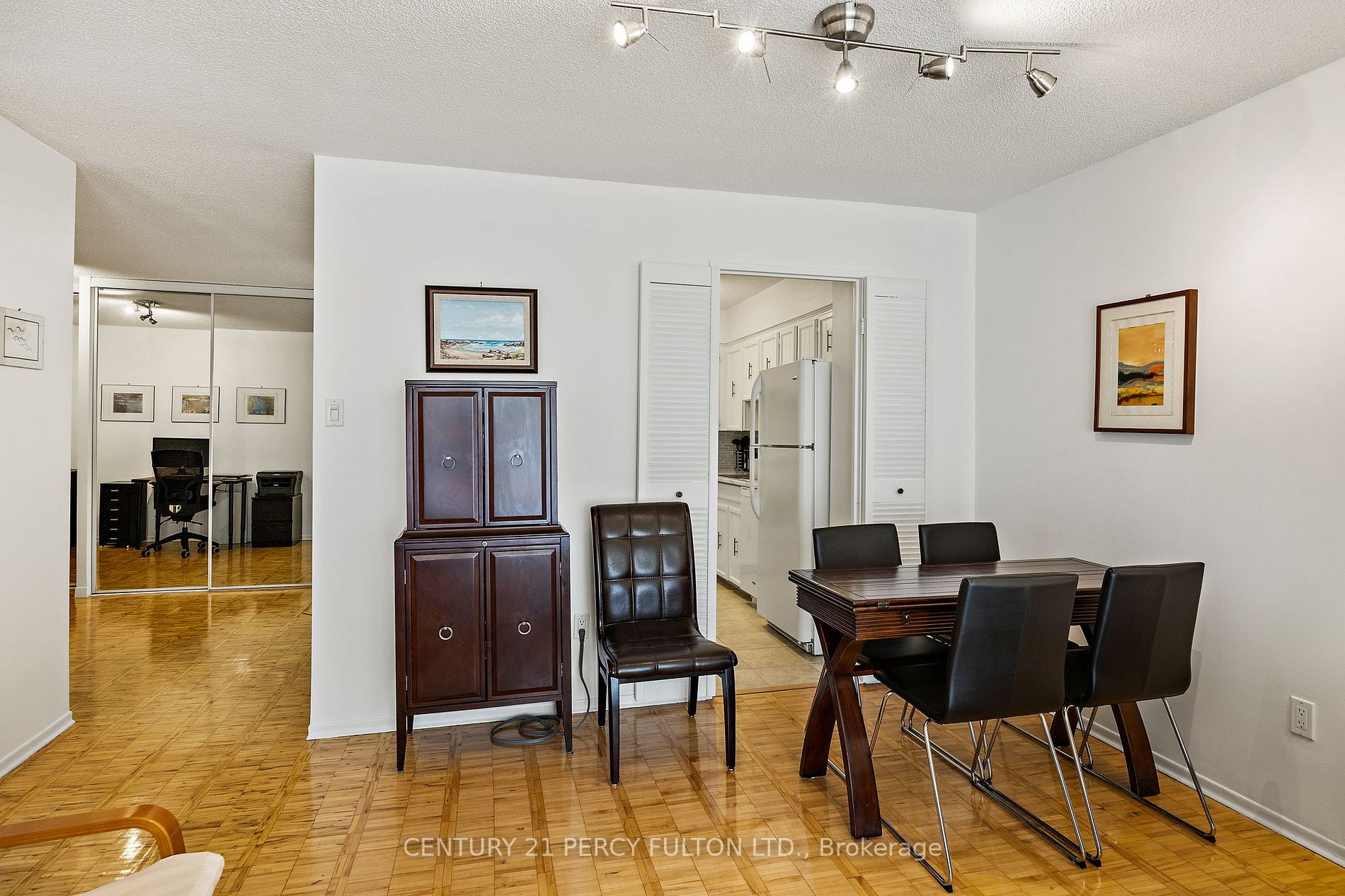 22 Shallmar Blvd, #605