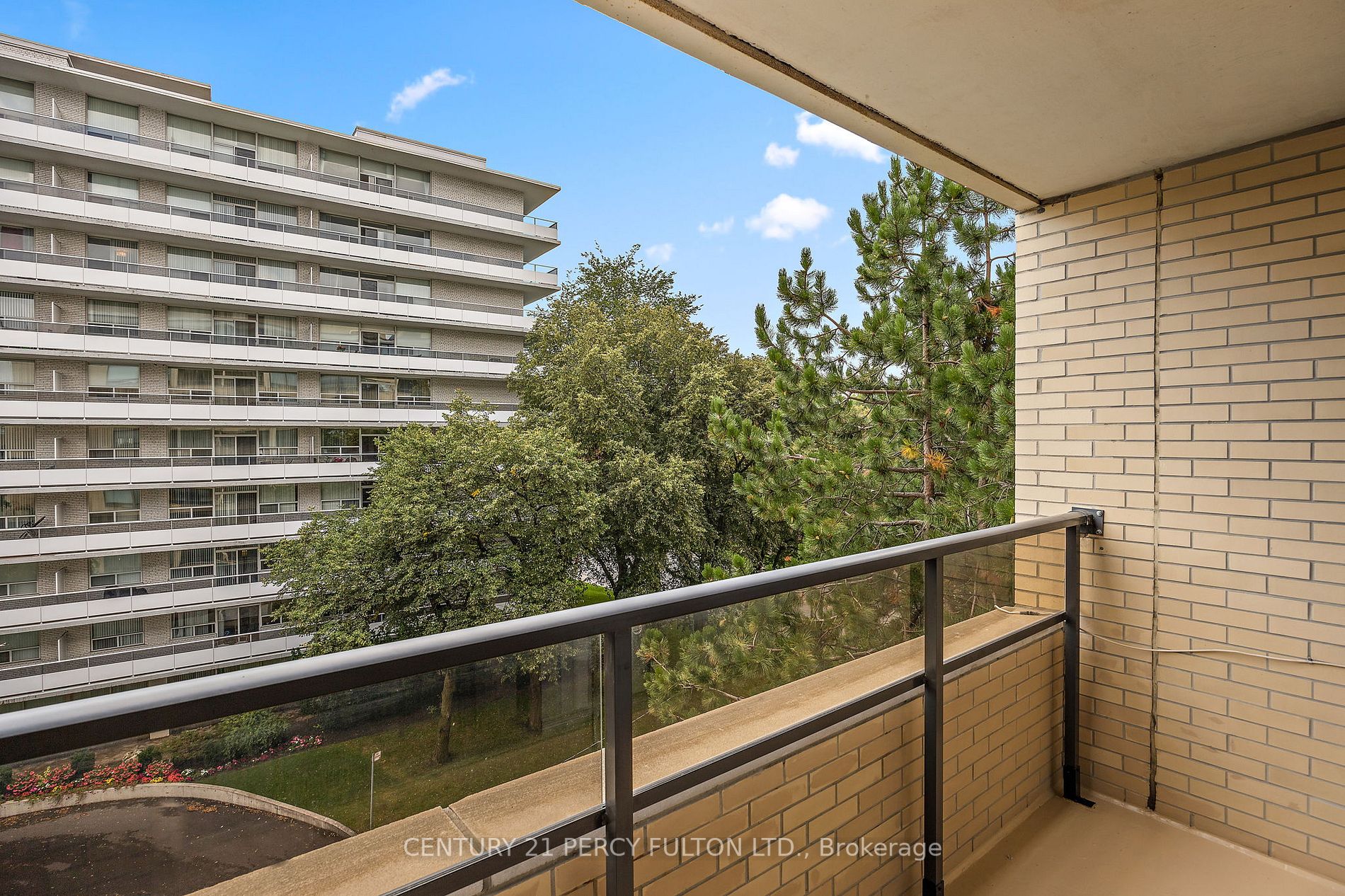 22 Shallmar Blvd, #605
