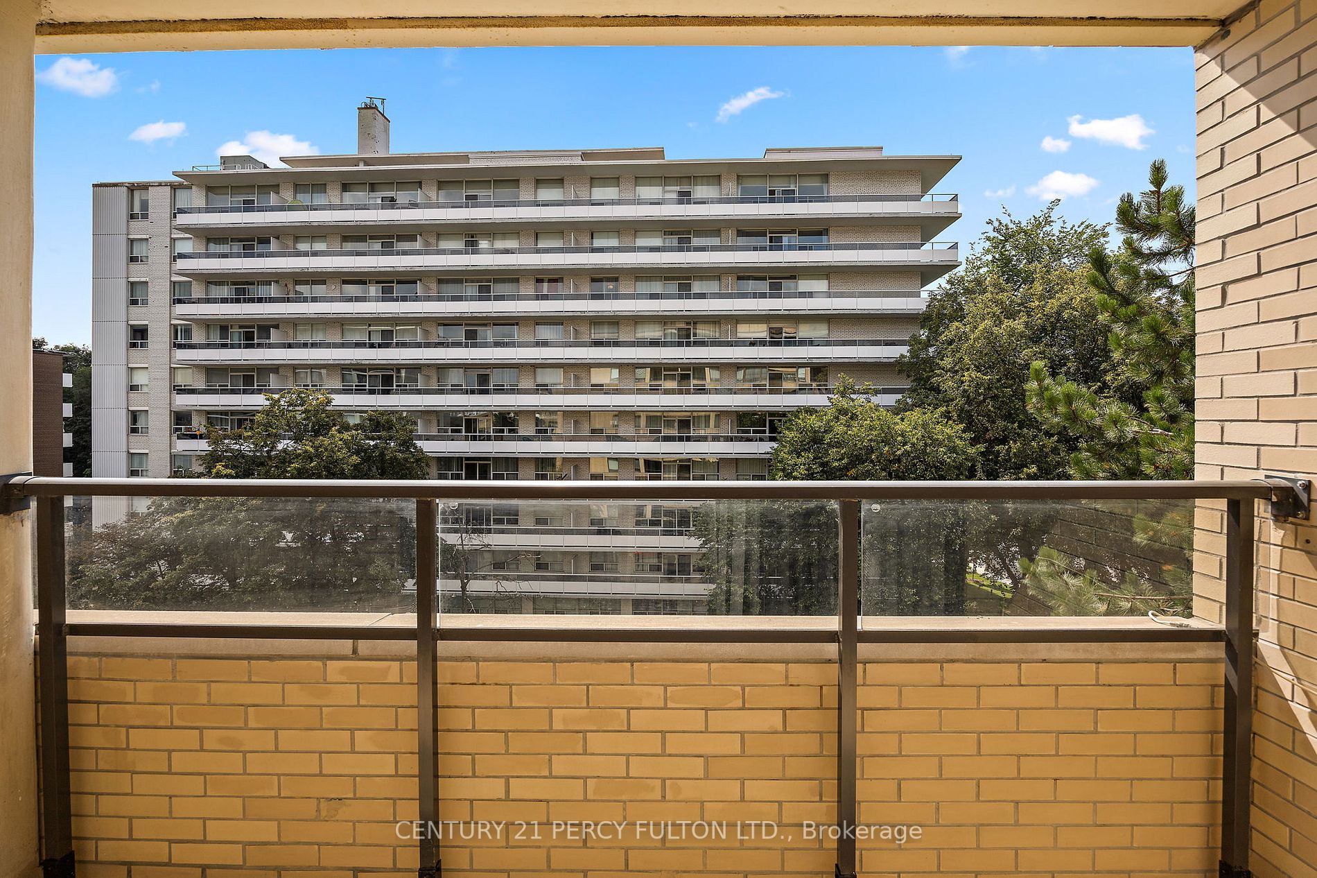 22 Shallmar Blvd, #605