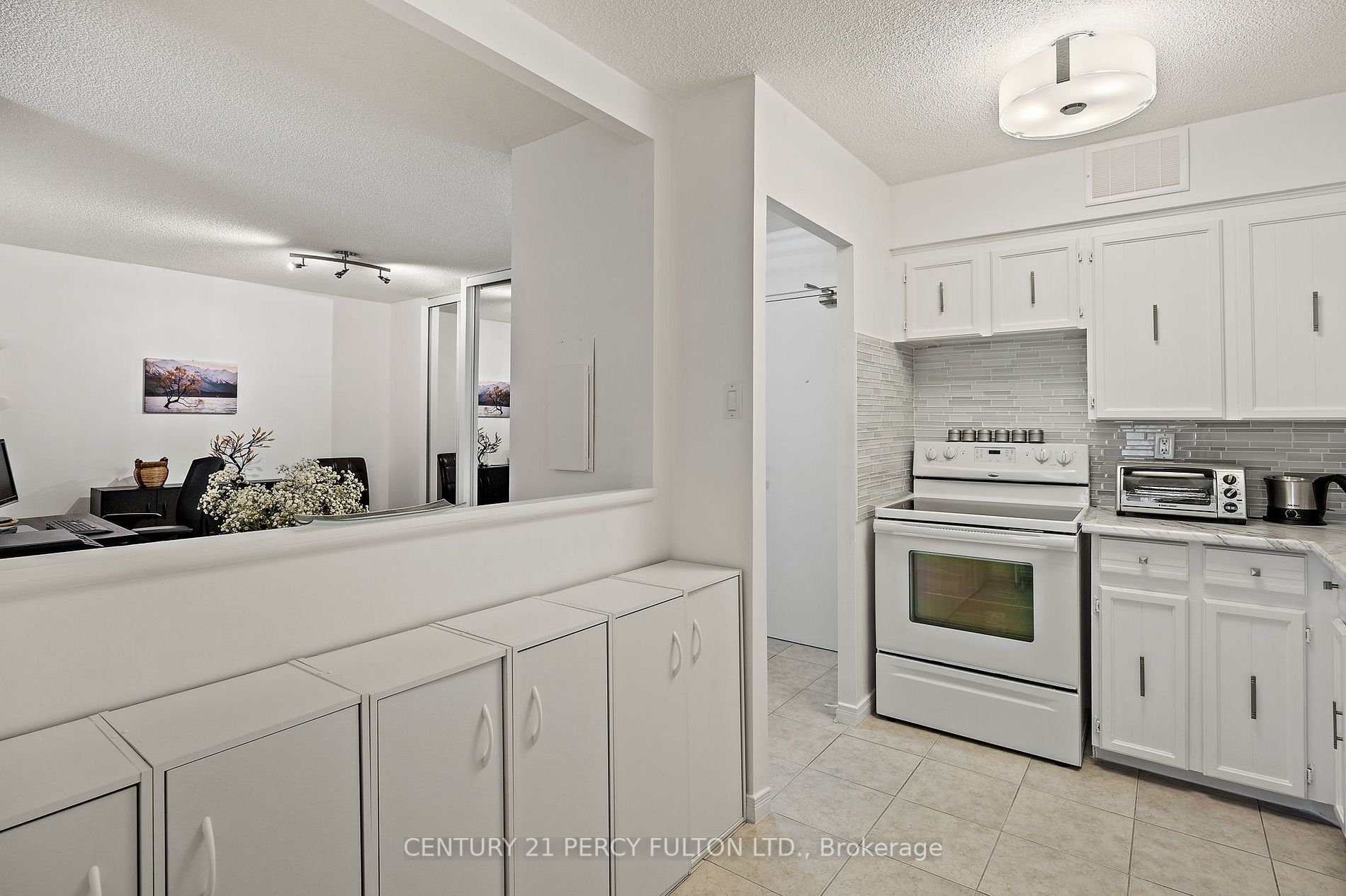22 Shallmar Blvd, #605