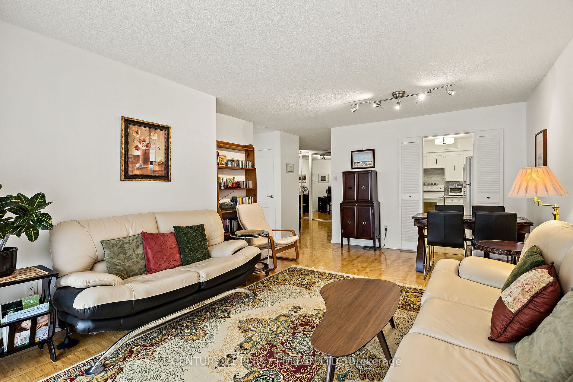 22 Shallmar Blvd, #605