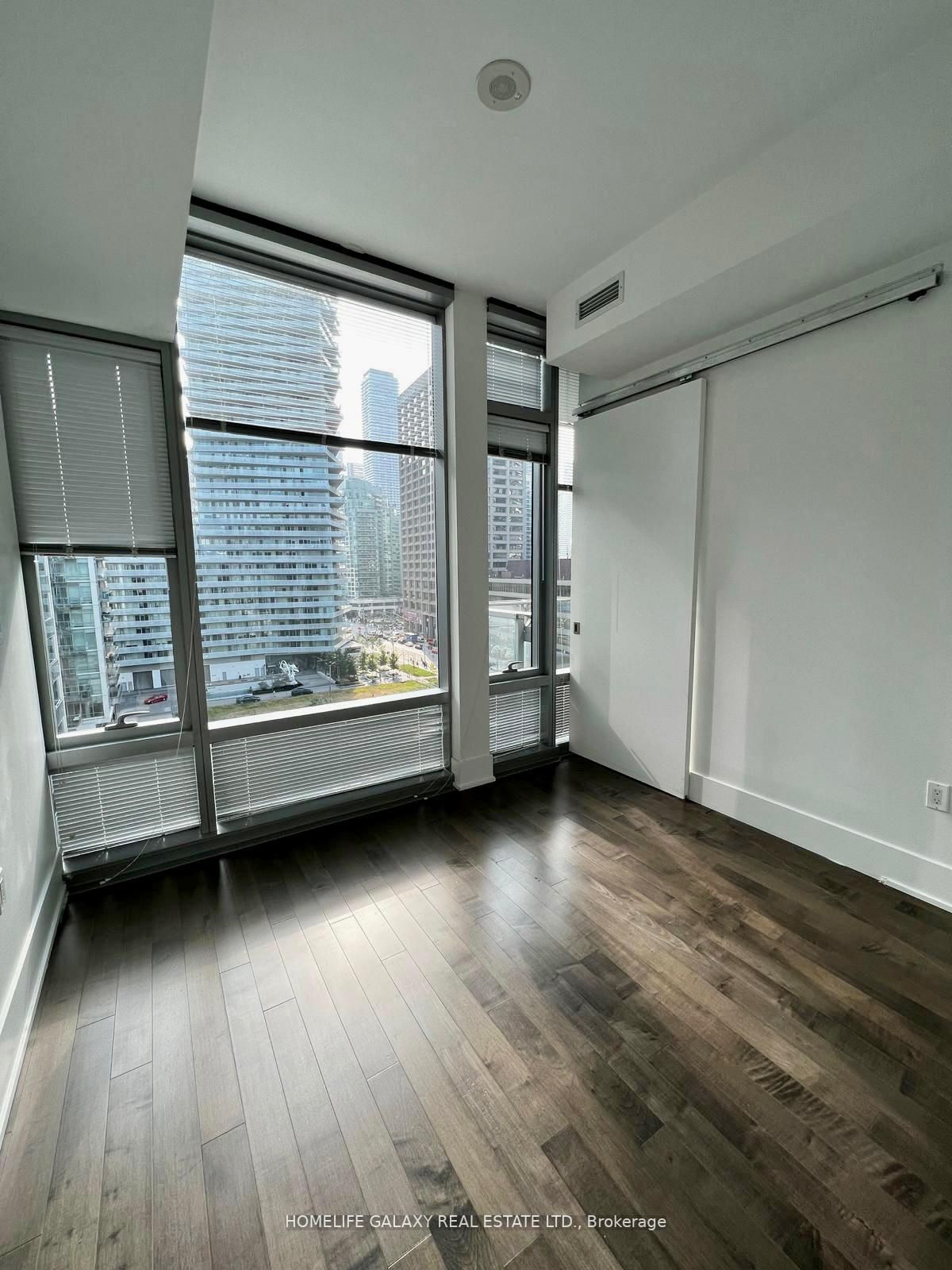 39 Queens Quay E, #934