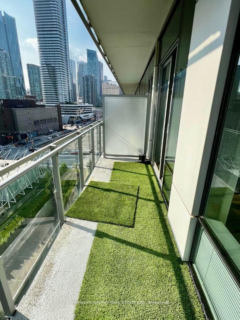 39 Queens Quay E, #934
