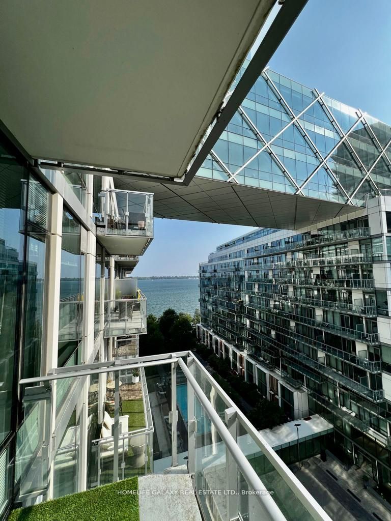 39 Queens Quay E, #934