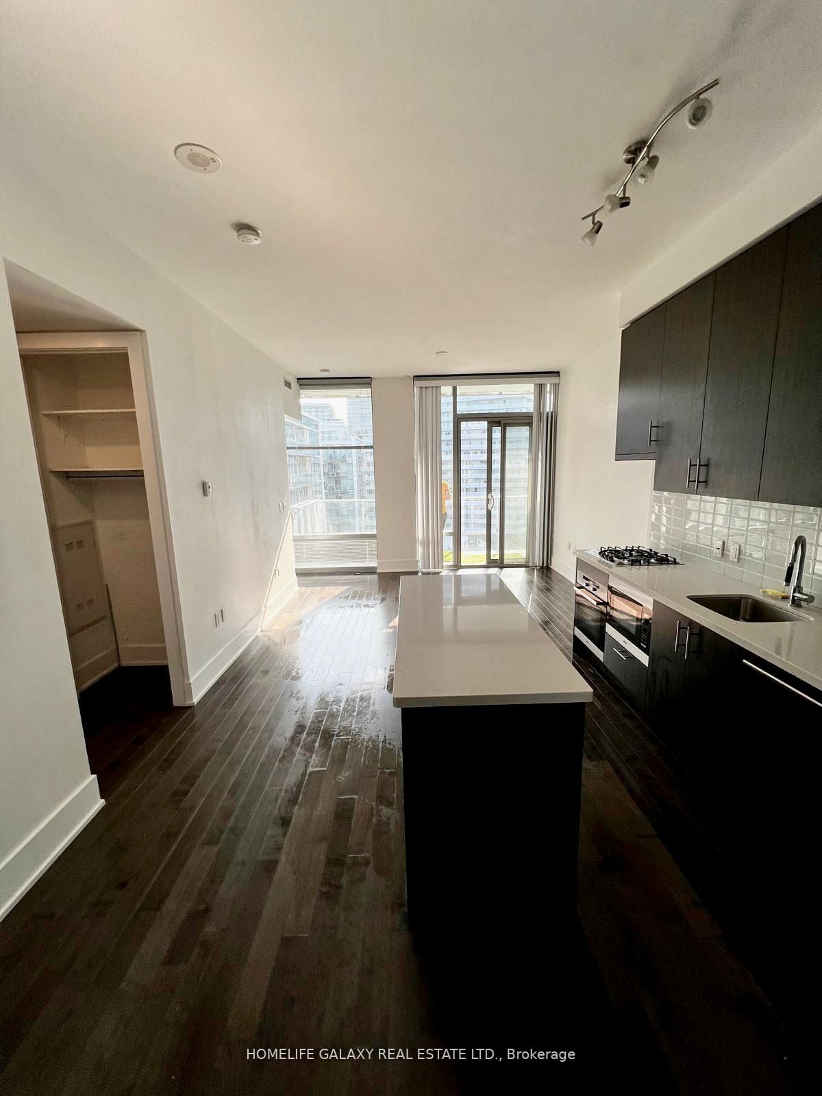 39 Queens Quay E, #934