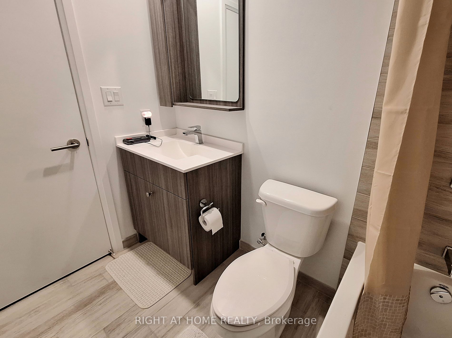75 Canterbury Place, #1715