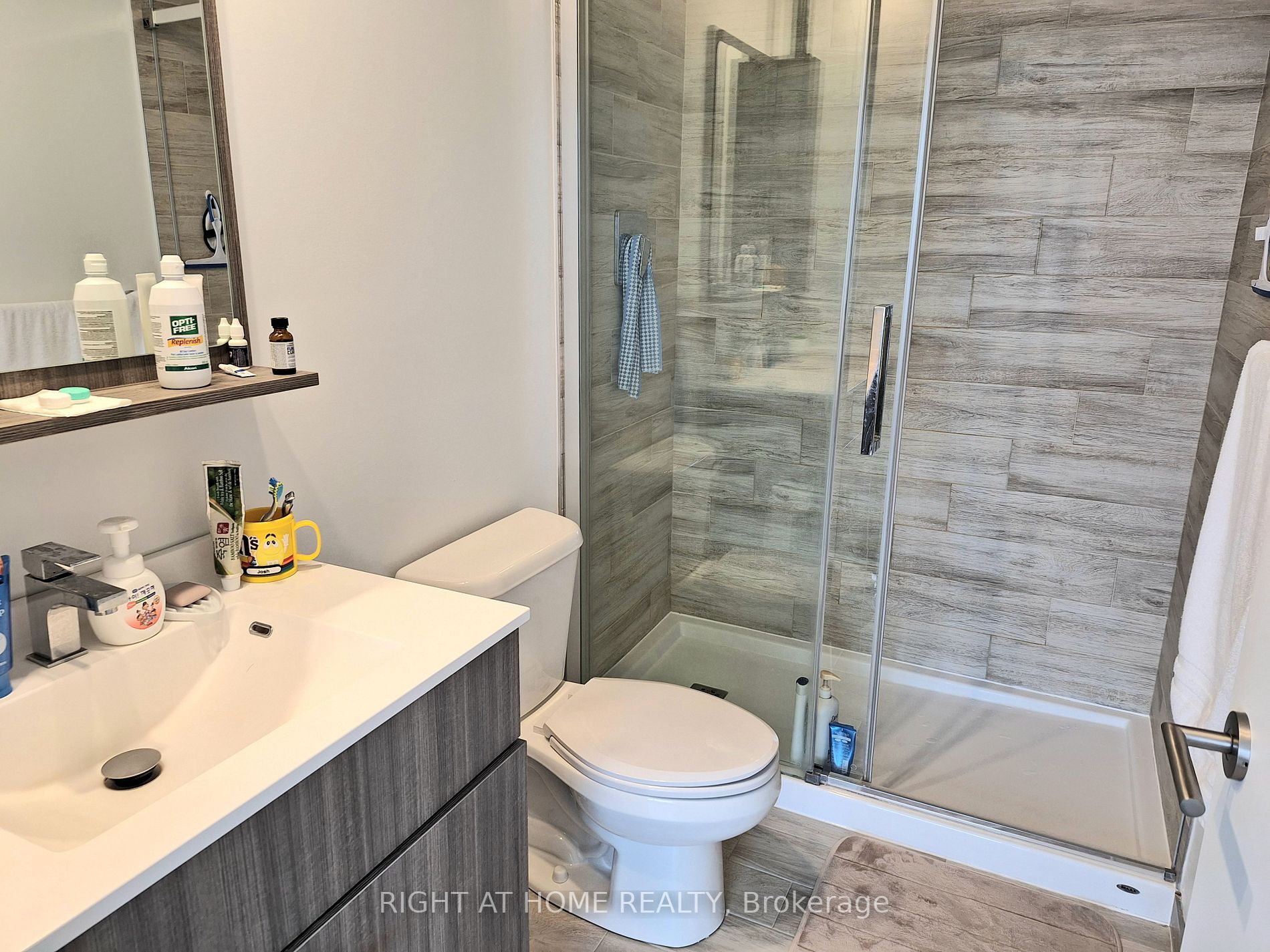 75 Canterbury Place, #1715