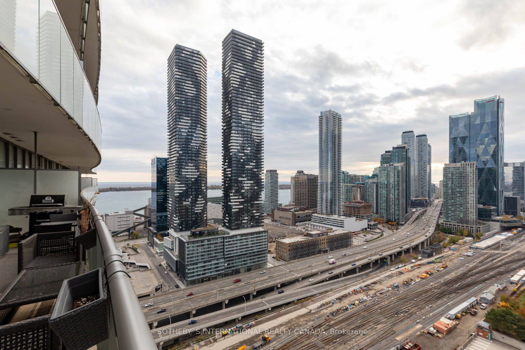 1 Market St, #2803