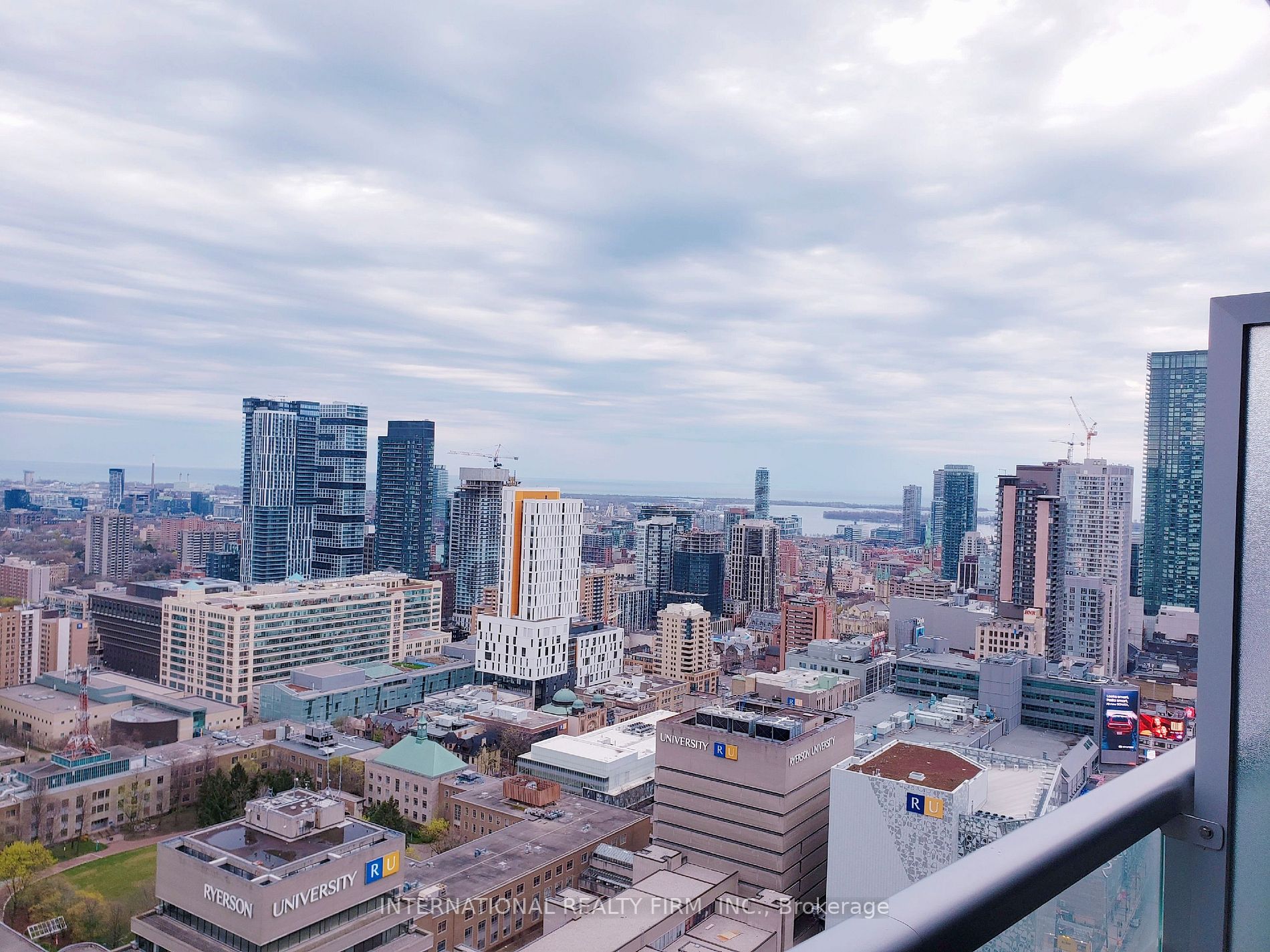 386 Yonge St, #3404