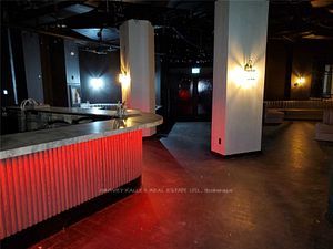 803 King St W