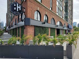 803 King St W