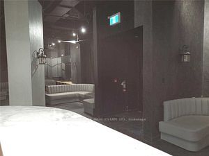 803 King St W
