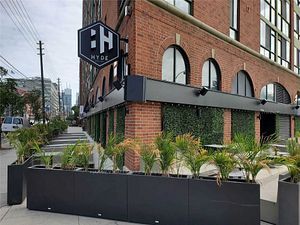 803 King St W
