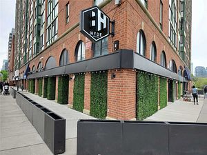 803 King St W